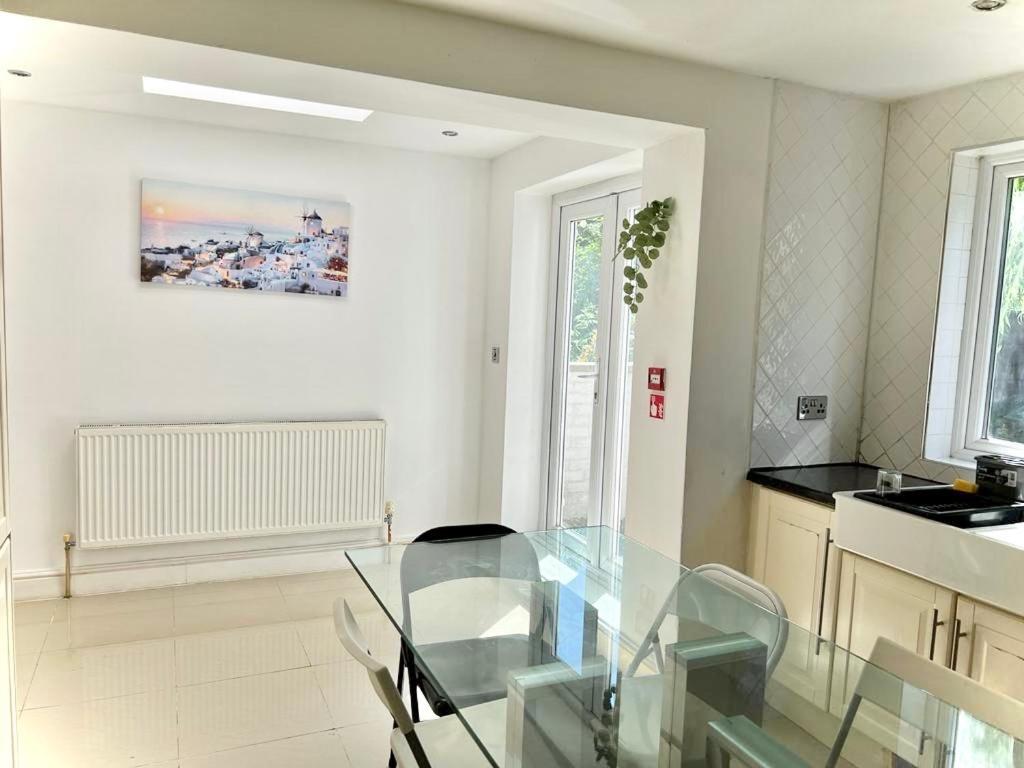 Canary Wharf Holiday Rooms Лондон Екстериор снимка